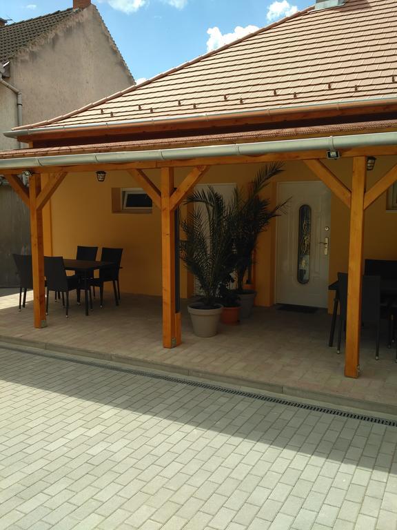 Paradise Apartmanház Eger Bagian luar foto