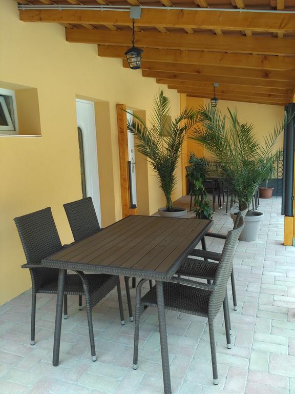 Paradise Apartmanház Eger Bagian luar foto